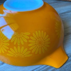 Vintage Pyrex Daisy Sunflower Cinderella Mixing Bowl Orange 4 Quart (444) 1970s